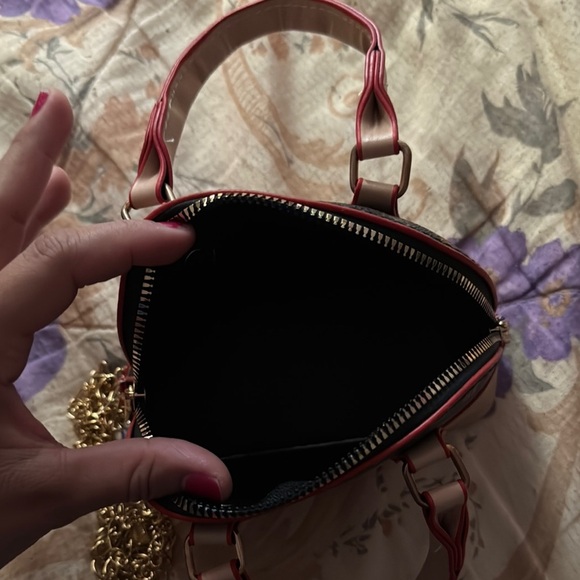 Stylish Black and Tan Designer Handbag - Picture 6 of 6